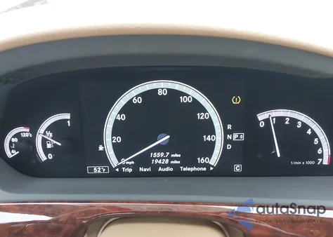 2010 Mercedes-Benz S 550 z USA, uszkodzony, nr VIN WDDNG7BB5AA331814